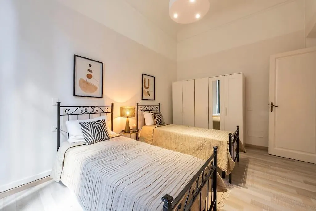 Apartments Florence-4 Bedroom In Pellicceria  Florencja